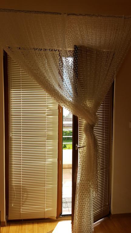 Roman Gardens Studio Apartment 리산 외부 사진