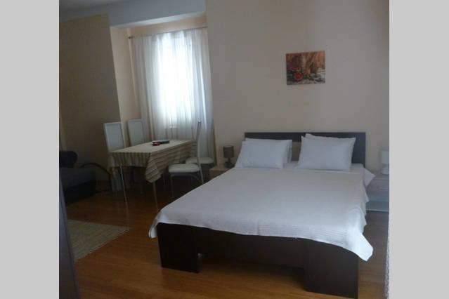 Roman Gardens Studio Apartment 리산 외부 사진
