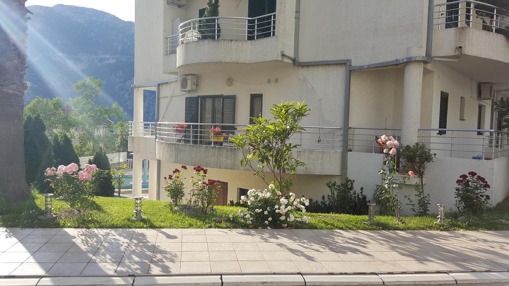Roman Gardens Studio Apartment 리산 외부 사진