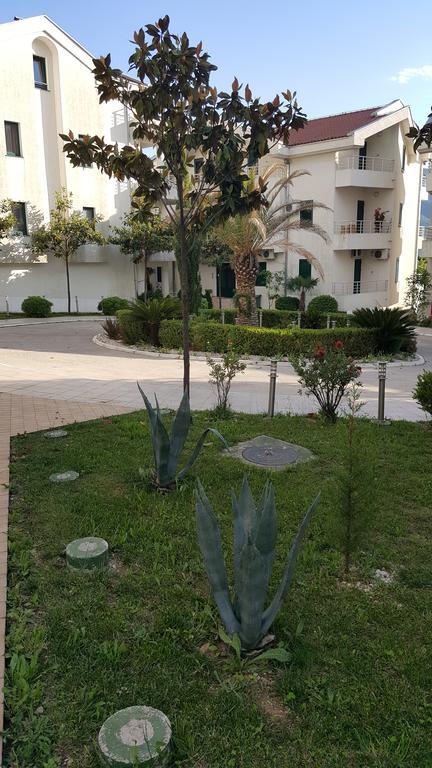 Roman Gardens Studio Apartment 리산 외부 사진
