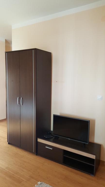 Roman Gardens Studio Apartment 리산 외부 사진
