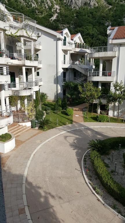 Roman Gardens Studio Apartment 리산 외부 사진