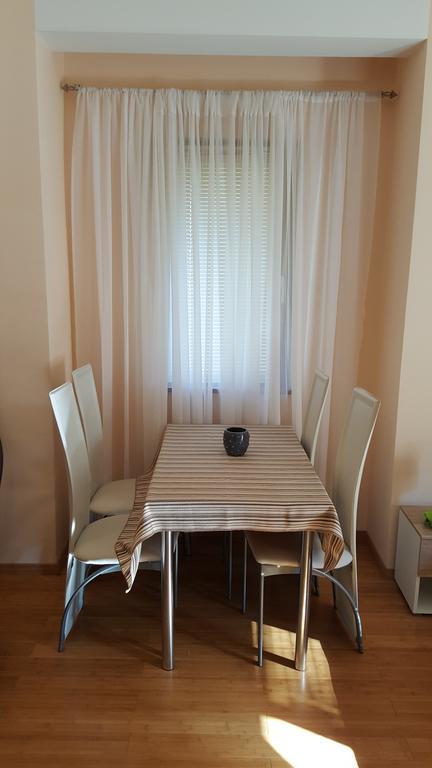 Roman Gardens Studio Apartment 리산 외부 사진