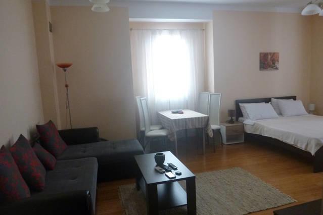Roman Gardens Studio Apartment 리산 외부 사진