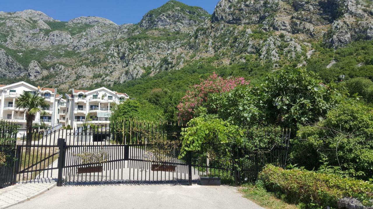 Roman Gardens Studio Apartment 리산 외부 사진